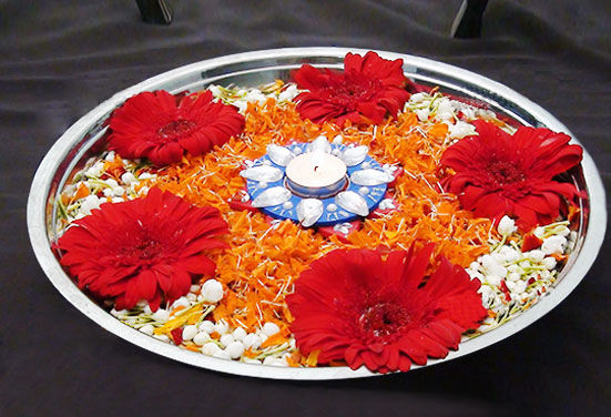 Quick Pooja Aarti Thaali Plate Decoration Using Fresh Rose Marigold Flowers  Tutorial Tips - YouTube