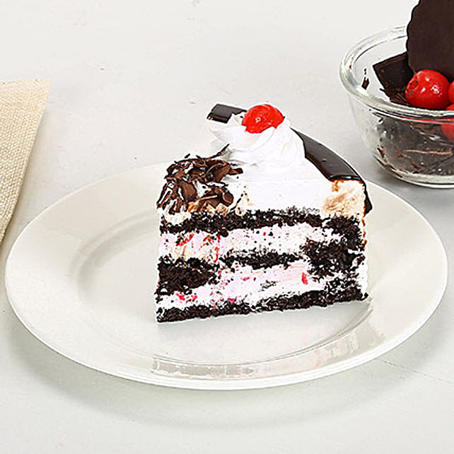Rakhi with Blackforest Cake half kg